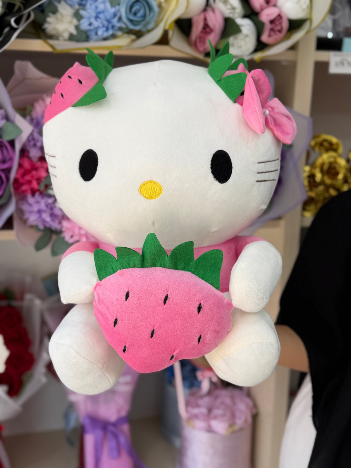 Sevimli Çilekli Hello Kitty Peluş Pofidik Hediye